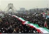 شعار «توافق سیاسی، نیرنگ آمریکایی» راهپیمایان تهرانی‌ در حمایت از انرژی هسته‌ای