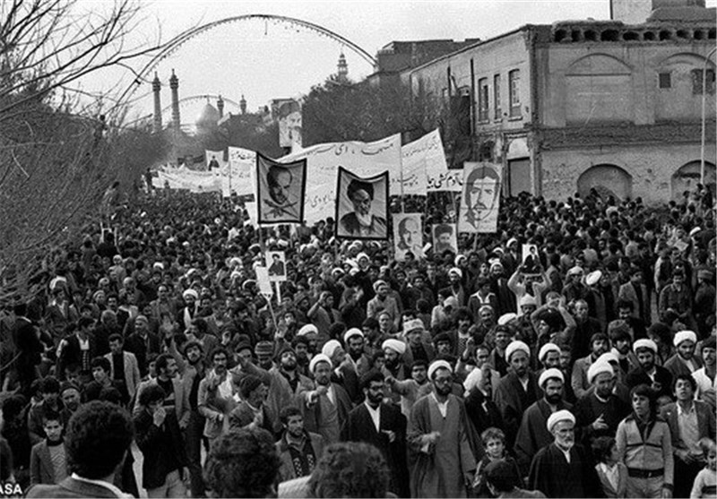 بازخوانی شاهد زنده از وقایع انقلاب در کازرون؛ دانش‌‌آموزی که به مبارزان انقلابی پیوست