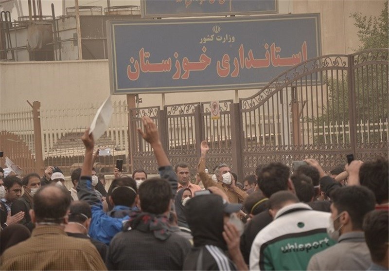 مردم اهواز مقابل استانداری خوزستان تجمع کردند + تصاویر