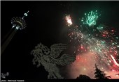 نور افشانی شب 22 بهمن ماه در برج میلاد تهران