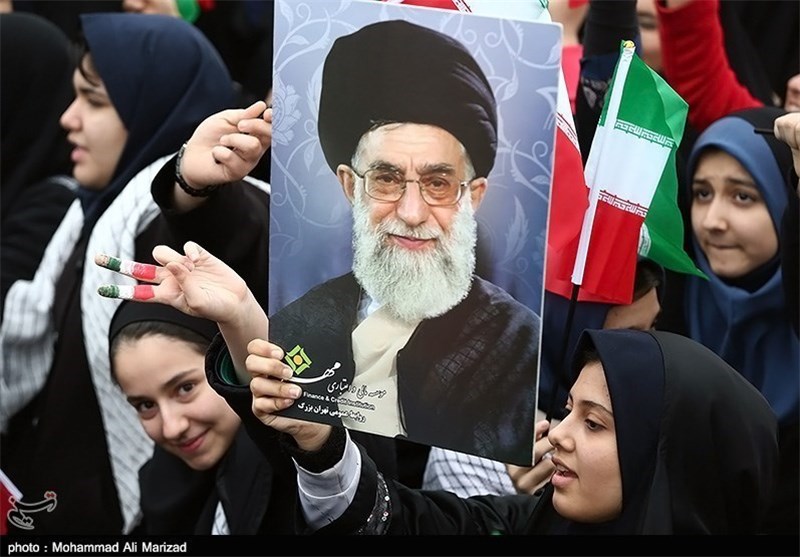 خبرگزاری فرانسه: مردم تصاویر رهبر ایران را در راهپیمایی در دست داشتند