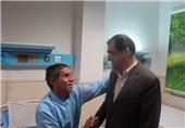 وزیر بهداشت 8 بیمار روستای محروم نردین را جراحی کرد/////انتشار////فوری////وزیر بهداشت