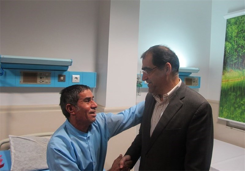 وزیر بهداشت 8 بیمار روستای محروم نردین را جراحی کرد/////انتشار////فوری////وزیر بهداشت