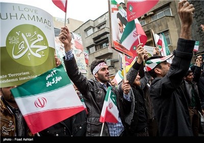 People in Tehran Stage Rallies on Revolution Anniversary