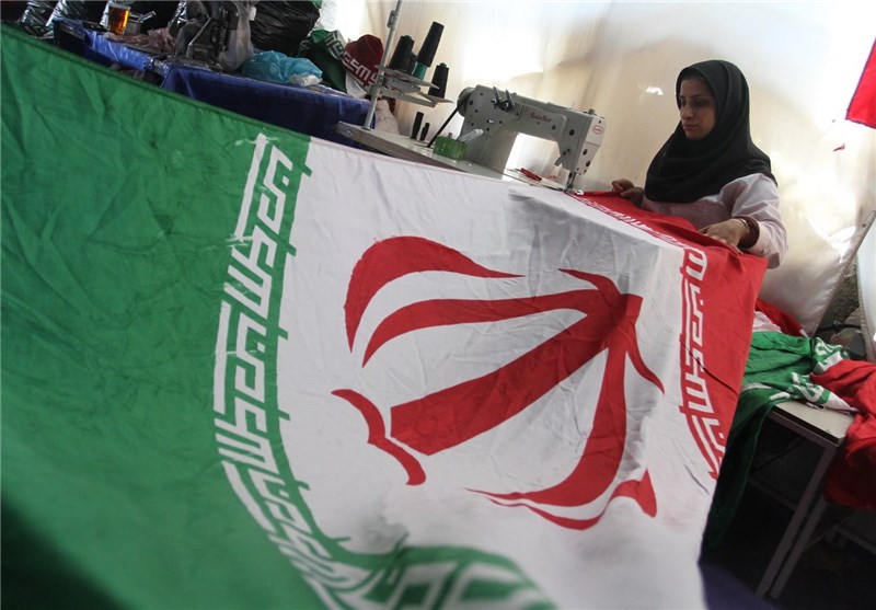 تولید پرچم مقدس ایران در زادگاه امام(ره) در خمین + تصاویر‌