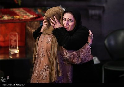 باران کوثری و مادرش رخشان بنی اعتماد در مراسم اختتامیه سی و سومین جشنواره بین‌المللی فیلم فجر
