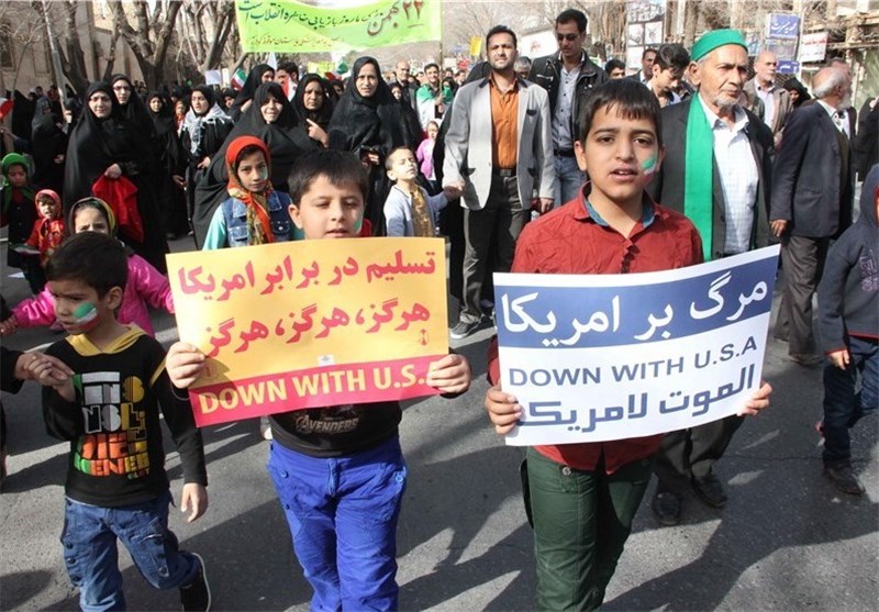 ملت ایران در مقابل تحریم‌ها و تهدیدهای دشمن کوتاه نمی‌آید