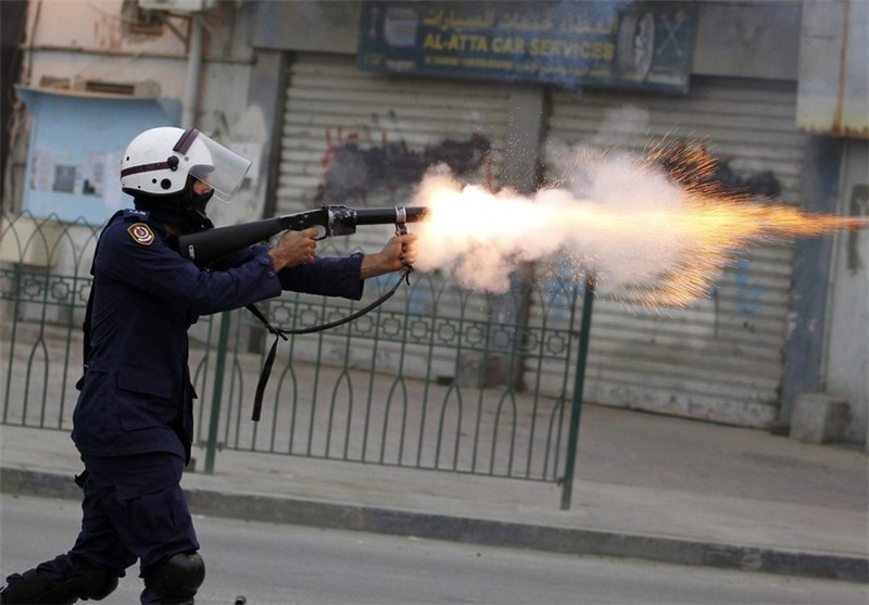 سرکوب تظاهرات مردم بحرین با گاز آشک‌آور + تصاویر