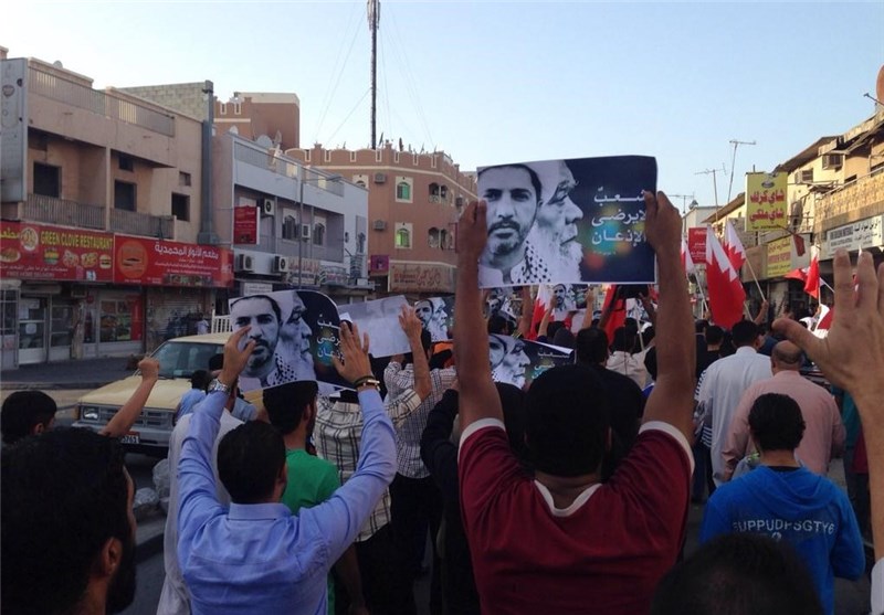 Bahrainis Continue Protests over Opposition Leader&apos;s Arrest (+Photos)