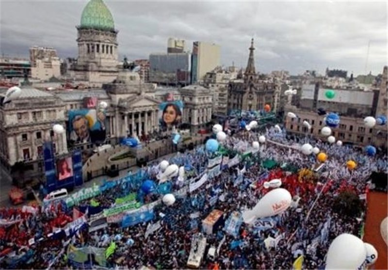 300k March in Buenos Aires in Support of Kirchner