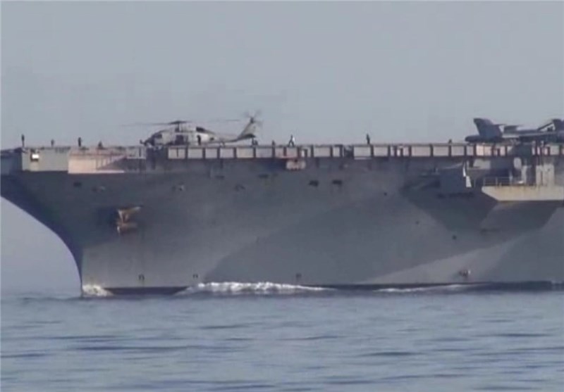 تصویربرداری قایق‌های تندروی سپاه از ناو هواپیمابر آمریکا در خلیج فارس + فیلم