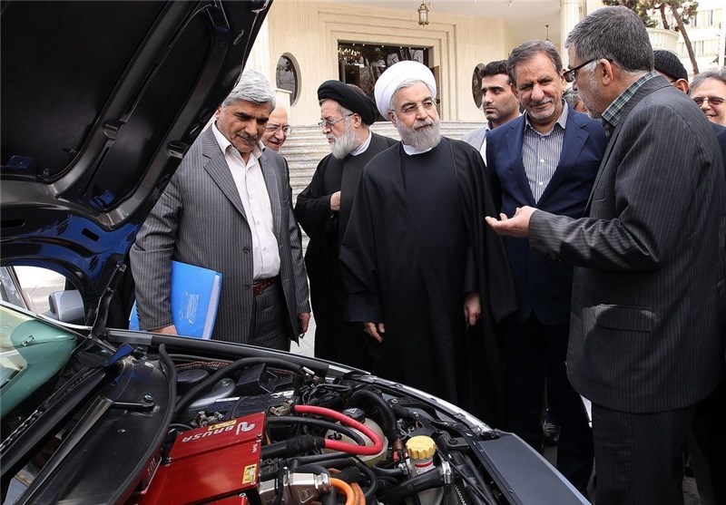 رئیس‌جمهور خودروی برقی بنزینی را رونمایی کرد