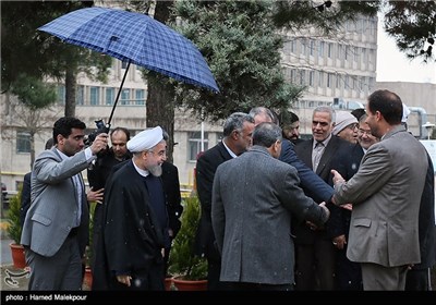 حجت‌الاسلام حسن روحانی رئیس جمهور در مراسم کاشت یک اصله نهال در آستانه روز درختکاری