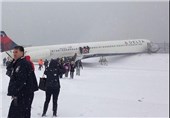 تصاویر حادثه در هنگام فرود هواپیما در نیویورک