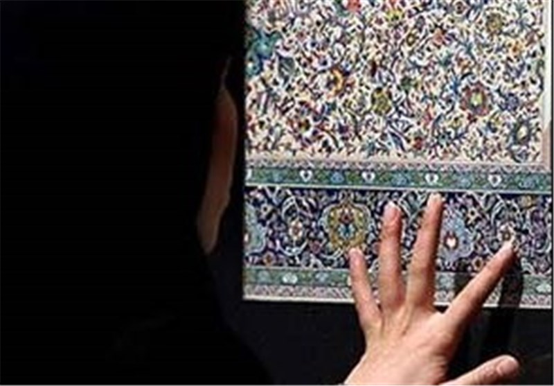 اصفهان| وقتی 4 نسل طراح نقشه فرش در کنار هم قرار می‌گیرند