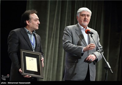 تقدیر از برگزیدگان در اختتامیه جایزه جهانی سازمان دانشی برتر در ایران
