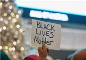 تظاهرات دانش آموزان در اعتراض به قتل نوجوان سیاه پوست در ویسکانسین