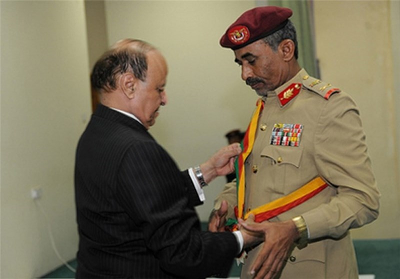 وزیر دفاع یمن در عدن با منصور هادی و سفیر آمریکا دیدار کرد