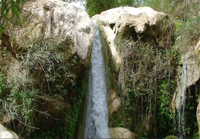آبشارهای رودبال و موگ در گچساران پذیرای مسافران نوروزی+تصاویر