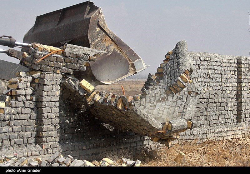 تخریب ساخت و سازهای غیرمجاز در اردبیل آغاز شد