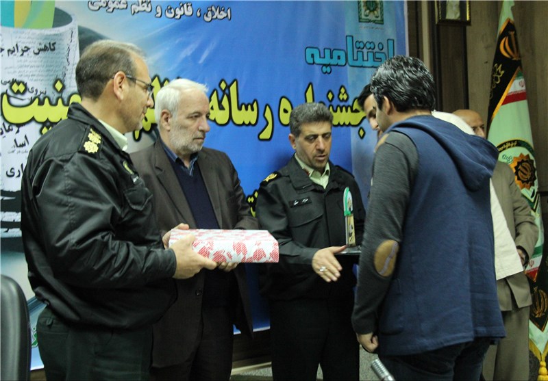 دفتر تسنیم در استان مرکزی رتبه برتر جشنواره رسانه و امنیت را کسب کرد