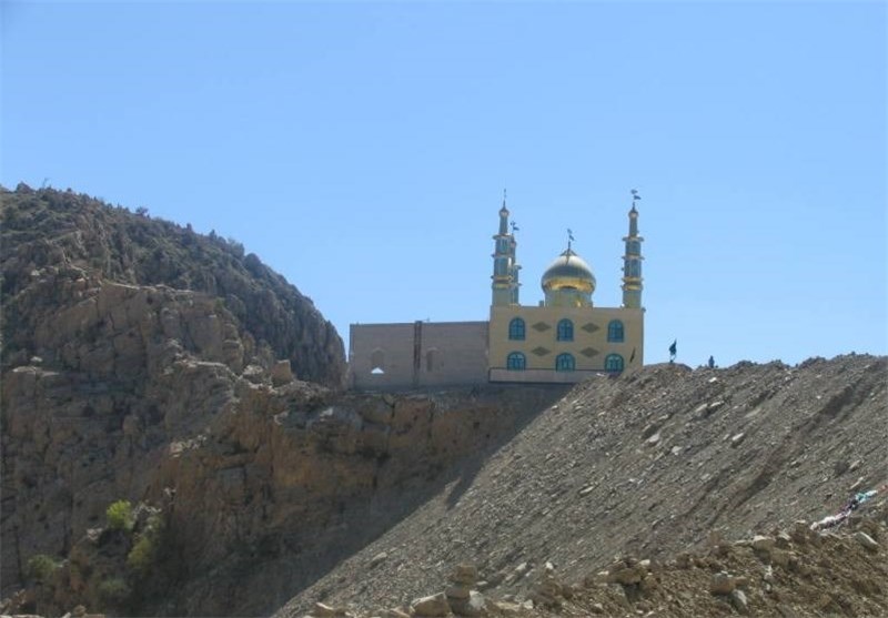 امام‌زاده شاه‌احمد پلدختر؛ زیارت‌گاه مسافران نوروزی در قله کبیر‌کوه+ تصاویر