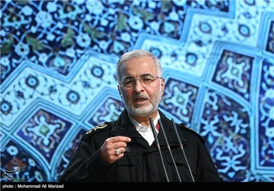 سخنرانی سردار اسکندر مومنی رئیس پلیس راهور به عنوان سخنران پیش از خطبه های آخرین نماز جمعه سال1393 در تهران 