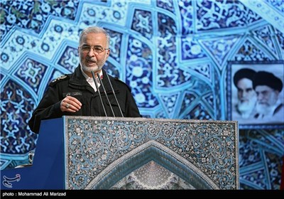 سخنرانی سردار اسکندر مومنی رئیس پلیس راهور به عنوان سخنران پیش از خطبه های آخرین نماز جمعه سال1393 در تهران 
