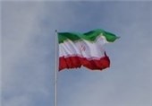پرچم یک‌صد متری ایران در راهپیمائی 22 بهمن نطنز به اهتزاز در می‌آید