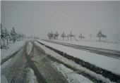 بارش برف و وجود مه غلیظ در برخی از محور‌های استان زنجان