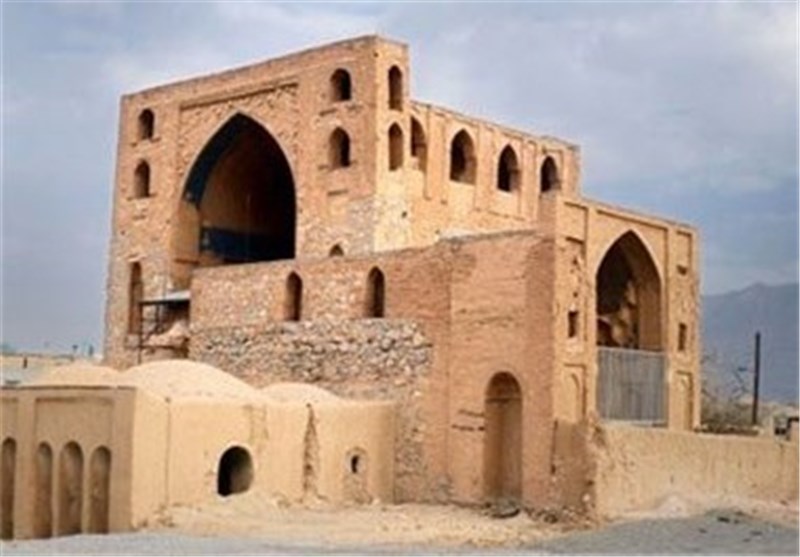 کشف در سنگی تاریخی به سرقت رفته مقبره آستراخاتون در شهر پیربکران اصفهان
