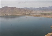 مسئولان از تجاوز سودجویان به حریم دریاچه زریبار مریوان جلوگیری کنند