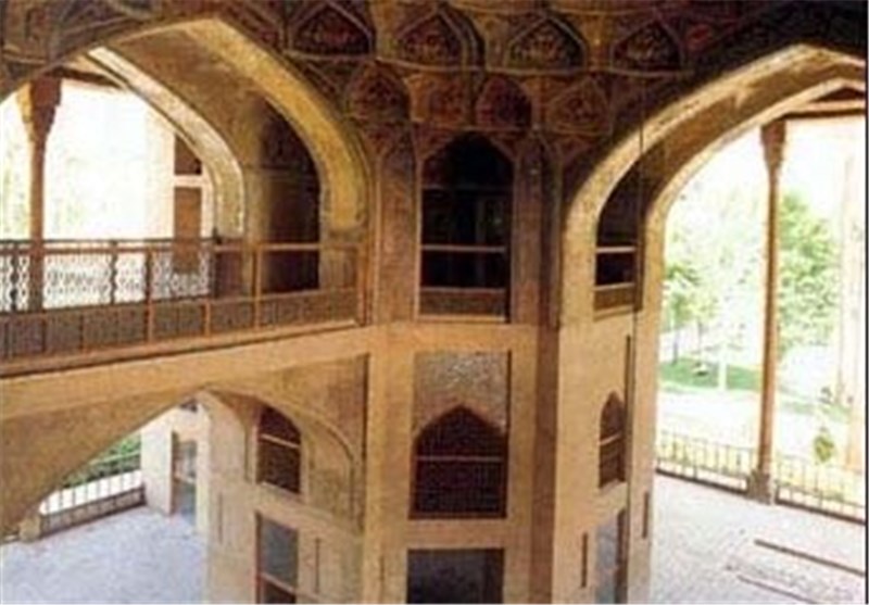 آغاز مرمت تزئینات ایوان غربی کاخ هشت‌بهشت اصفهان