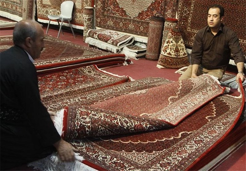 نخستین نمایشگاه عرضه فرش ایرانی در زرآباد گشایش یافت