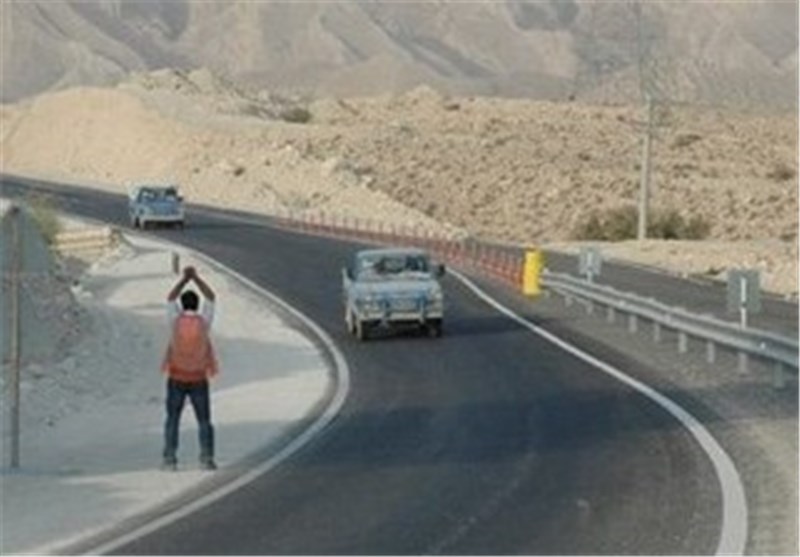 3500 بنر حاوی علایم ایمنی در جاده‌های بوشهر نصب شد