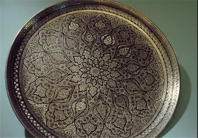 نمایشگاه آثار قلم‌زنی استاد علاقمندان در کاخ موزه چهل‌ستون اصفهان