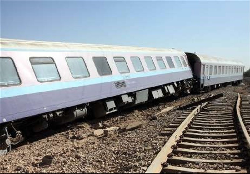 قطار مسافربری در ایستگاه بکران - شاهرود واژگون شد