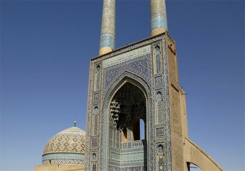 گلایه مسافران و شهروندان از بی‌سلیقگی در ورودی مسجد جامع یزد + تصویر