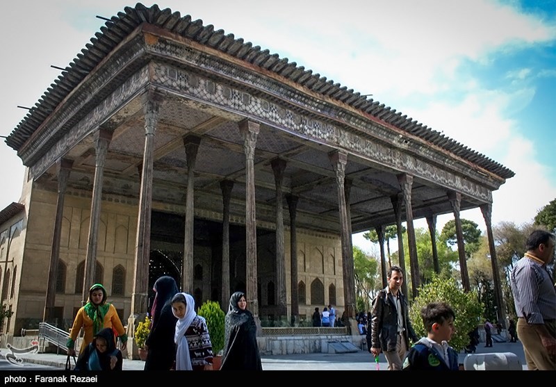 Chehel Sotoun: A Pavilion in The Middle of A Park
