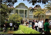 بازدید مسافران نوروزی از باغ ارم - شیراز