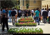 بازدید مسافران نوروزی از باغ ارم - شیراز