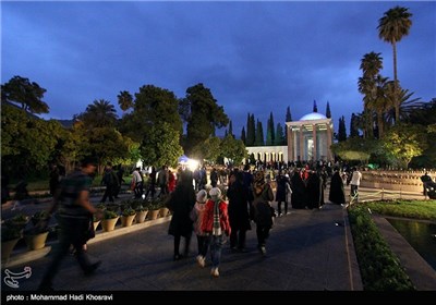 مسافران نوروزی- آرامگاه سعدی