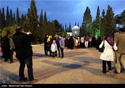 مسافران نوروزی- آرامگاه سعدی