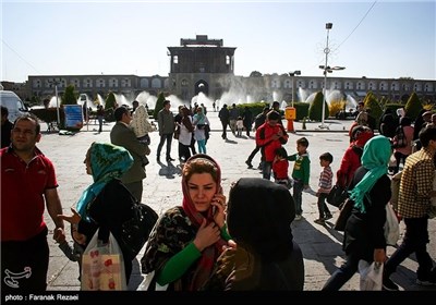 مسافران نوروزی در مجموعه نقش جهان