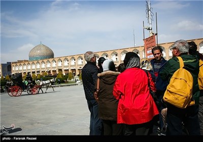 مسافران نوروزی در مجموعه نقش جهان