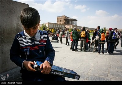 مسافران نوروزی در مجموعه نقش جهان