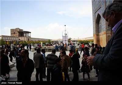 مسافران نوروزی در مجموعه نقش جهان