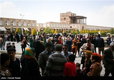 مسافران نوروزی در مجموعه نقش جهان