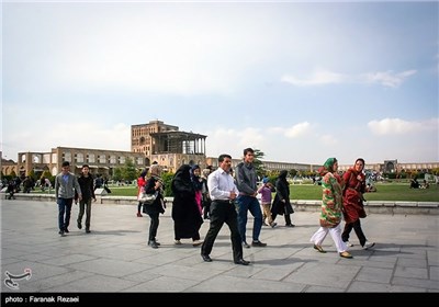 مسافران نوروزی در مجموعه نقش جهان