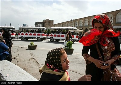 مسافران نوروزی در مجموعه نقش جهان